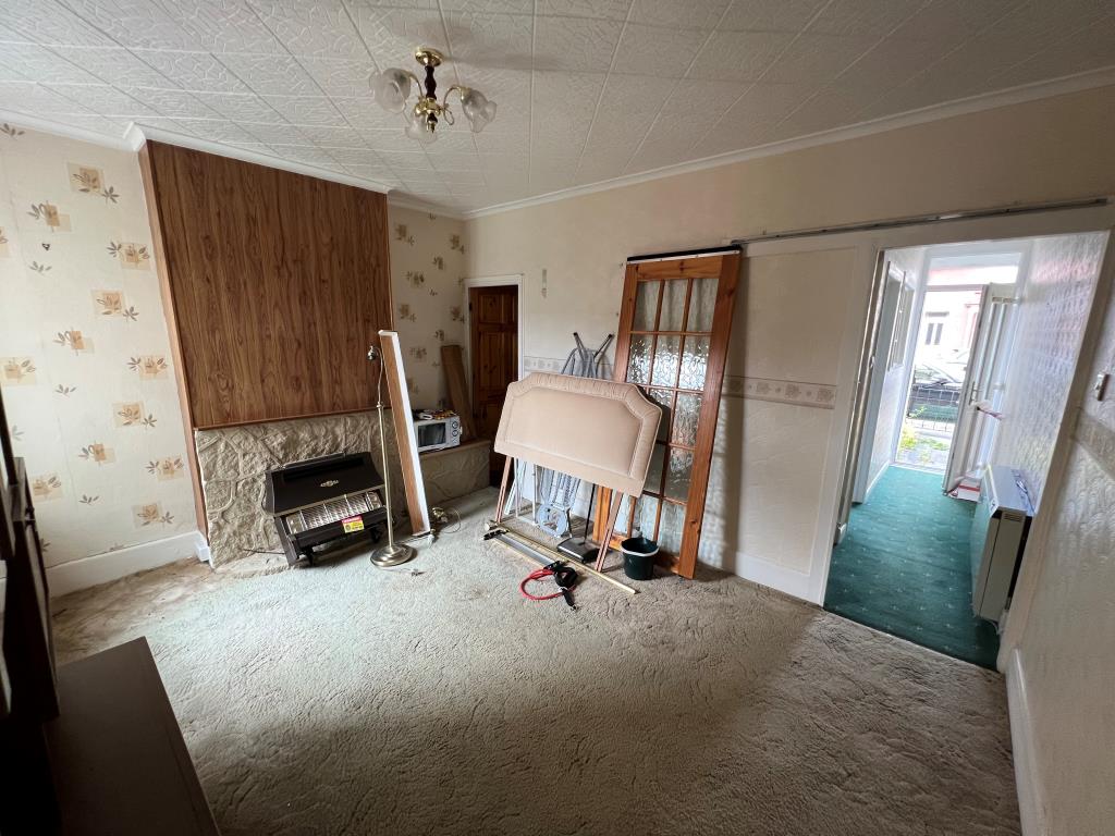 Lot: 48 - FREEHOLD TOWN CENTRE HOUSE FOR IMPROVEMENT -